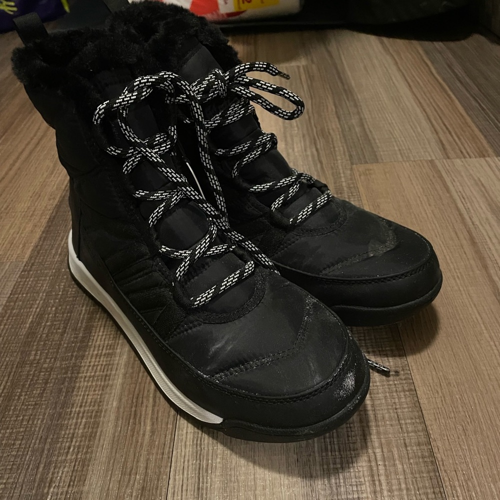 NWT sorel snow boots. Size 9 (USA) and 7 (UK)